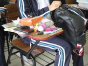 Implementarán revisión voluntaria de mochilas en escuelas, principalmente de Cancún, tras hallazgo de objetos prohibidos en pertenencias de escolares