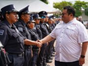 Chacón Méndez entrega uniformes y equipamiento a la Policía Municipal