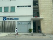 Ataca perro pitbull a niña y padre, en Playa del Carmen