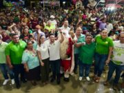 Renán Sánchez Tajonar celebra posada con las familias de Cozumel