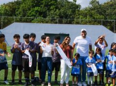 Mara Lezama y Ana Paty Peralta entregan renovada cancha de pasto sintético en la Región 258 de Cancún