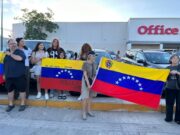Se movilizan en Cancún por intervención de Estados Unidos contra Maduro
