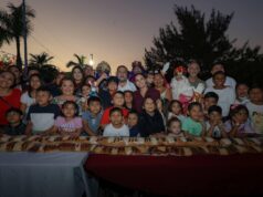 Ana Paty Peralta srene a familias con la Rosca de Reyes más grande de Cancún