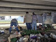Desmantelan campamento de indigentes bajo puente de Playa del Carmen