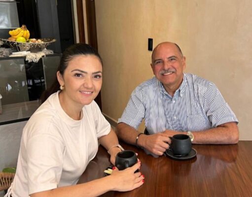 El regidor de Tulum, Jorge Portilla, se deja ver con la diputada, Tepy Gutiérrez