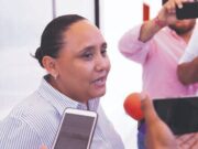 Confirma Cristina Torres que hay recursos y personal para atender la llegada atípica de sargazo a las costas del estado