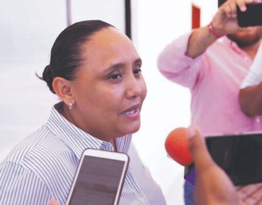 Confirma Cristina Torres que hay recursos y personal para atender la llegada atípica de sargazo a las costas del estado